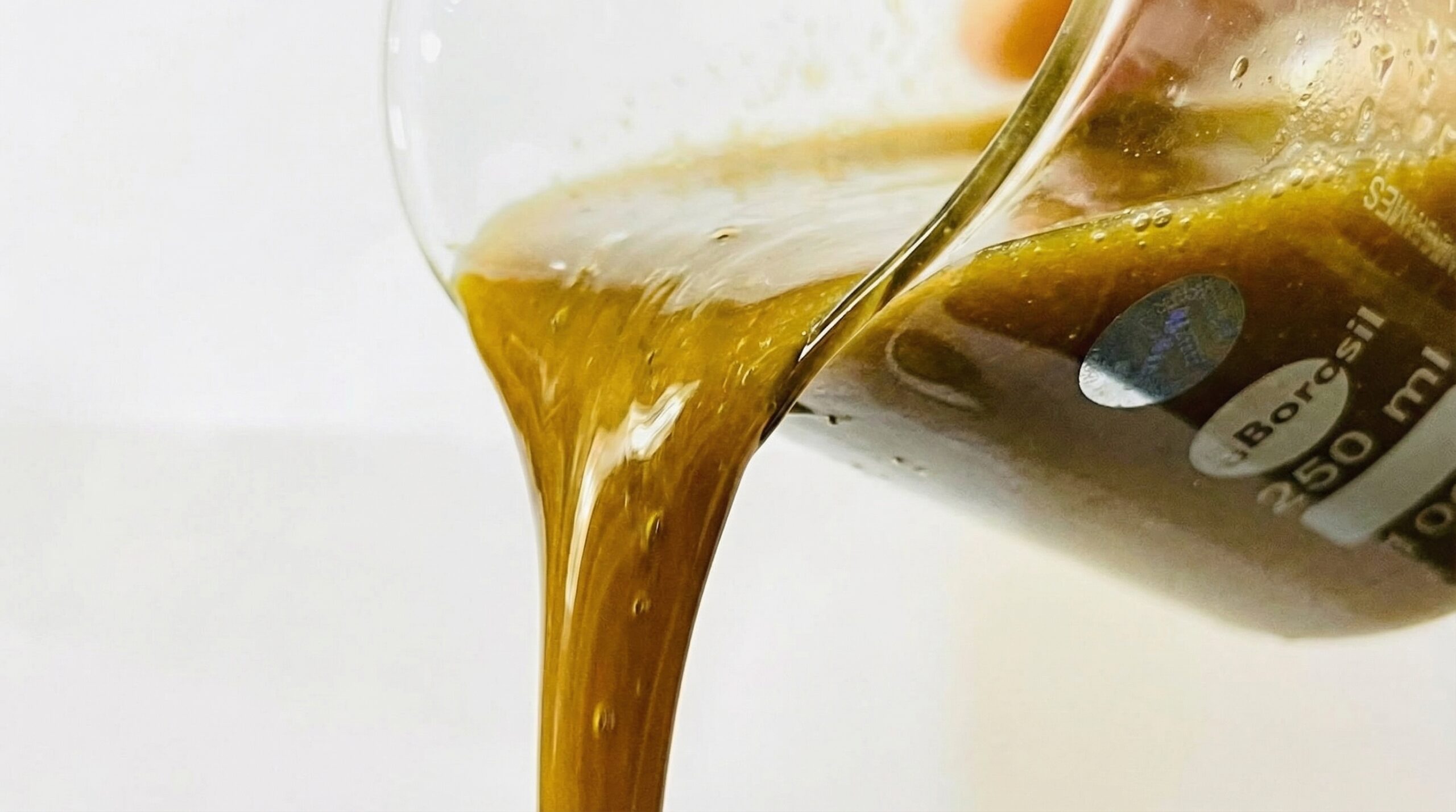 ELGROW OIL Features background